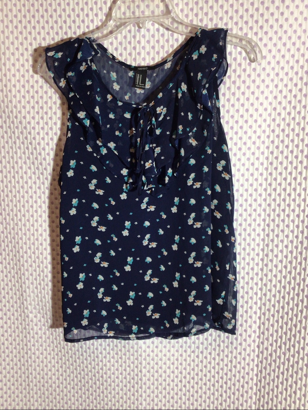 Forever 21 navy blue and white floral tank top blouse with a ruffle collar